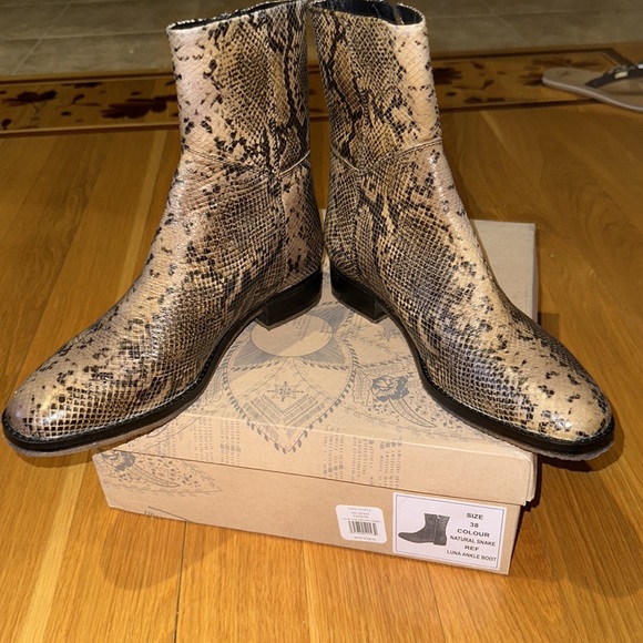 FREE PEOPLE women’s Luna Natural Snakeskin Print Leather Ankle Boots Size 38 - Picture 13 of 16